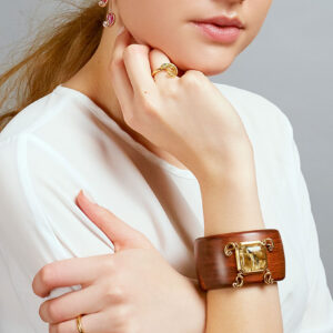 Dangling Paisley Emerald Ring - Image 4